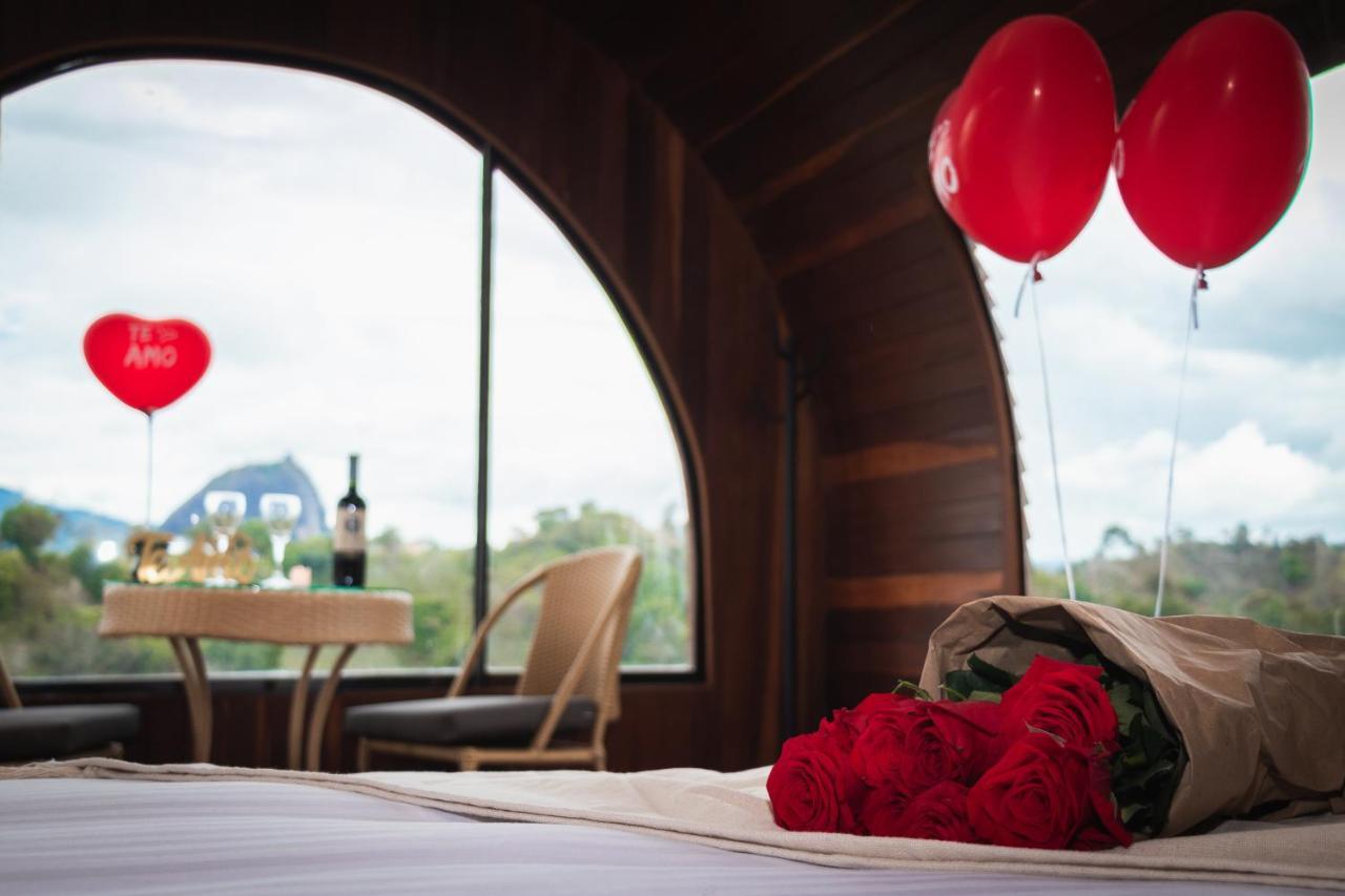 Отель Glamping The Mountain Гуатапе Экстерьер фото