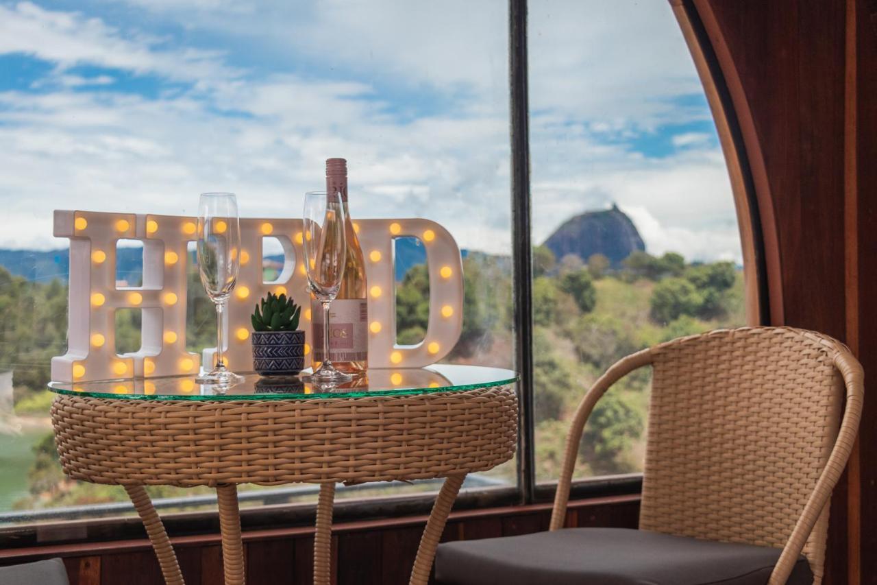 Отель Glamping The Mountain Гуатапе Экстерьер фото