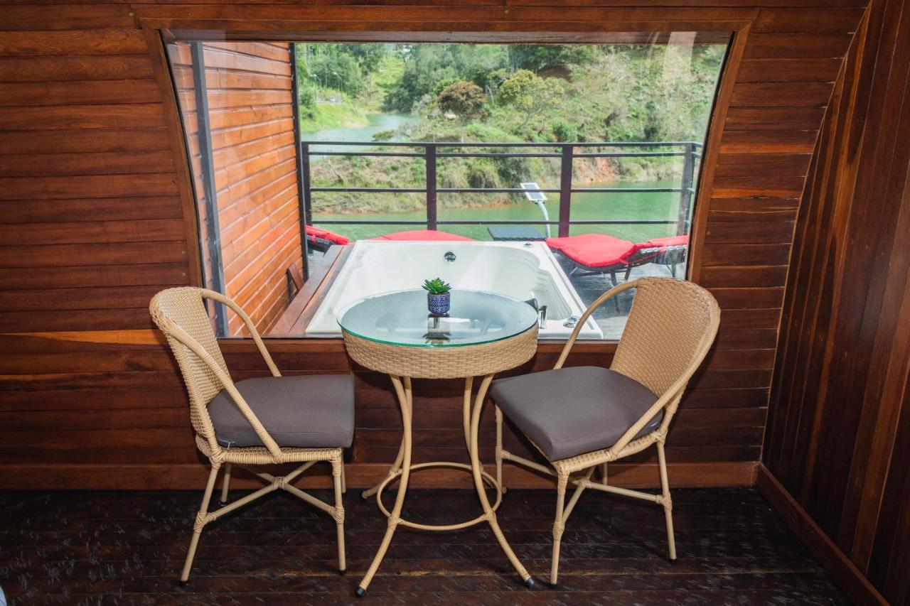 Отель Glamping The Mountain Гуатапе Экстерьер фото
