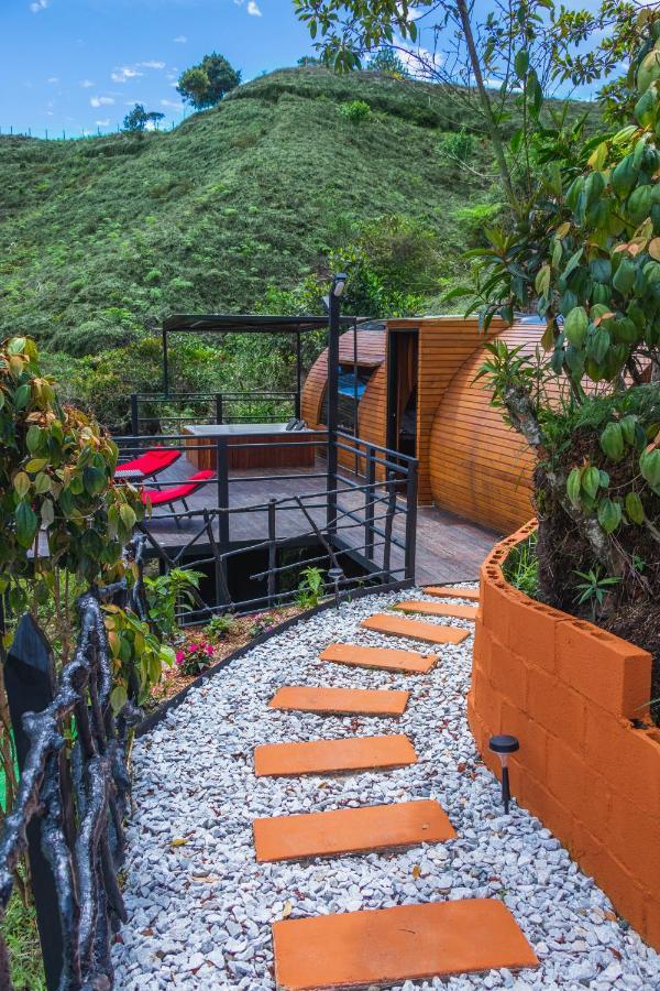 Отель Glamping The Mountain Гуатапе Экстерьер фото