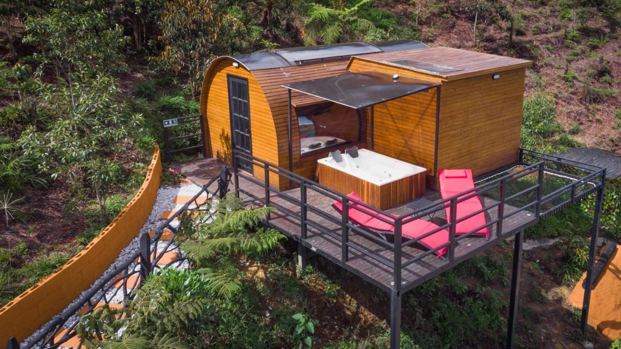 Отель Glamping The Mountain Гуатапе Экстерьер фото