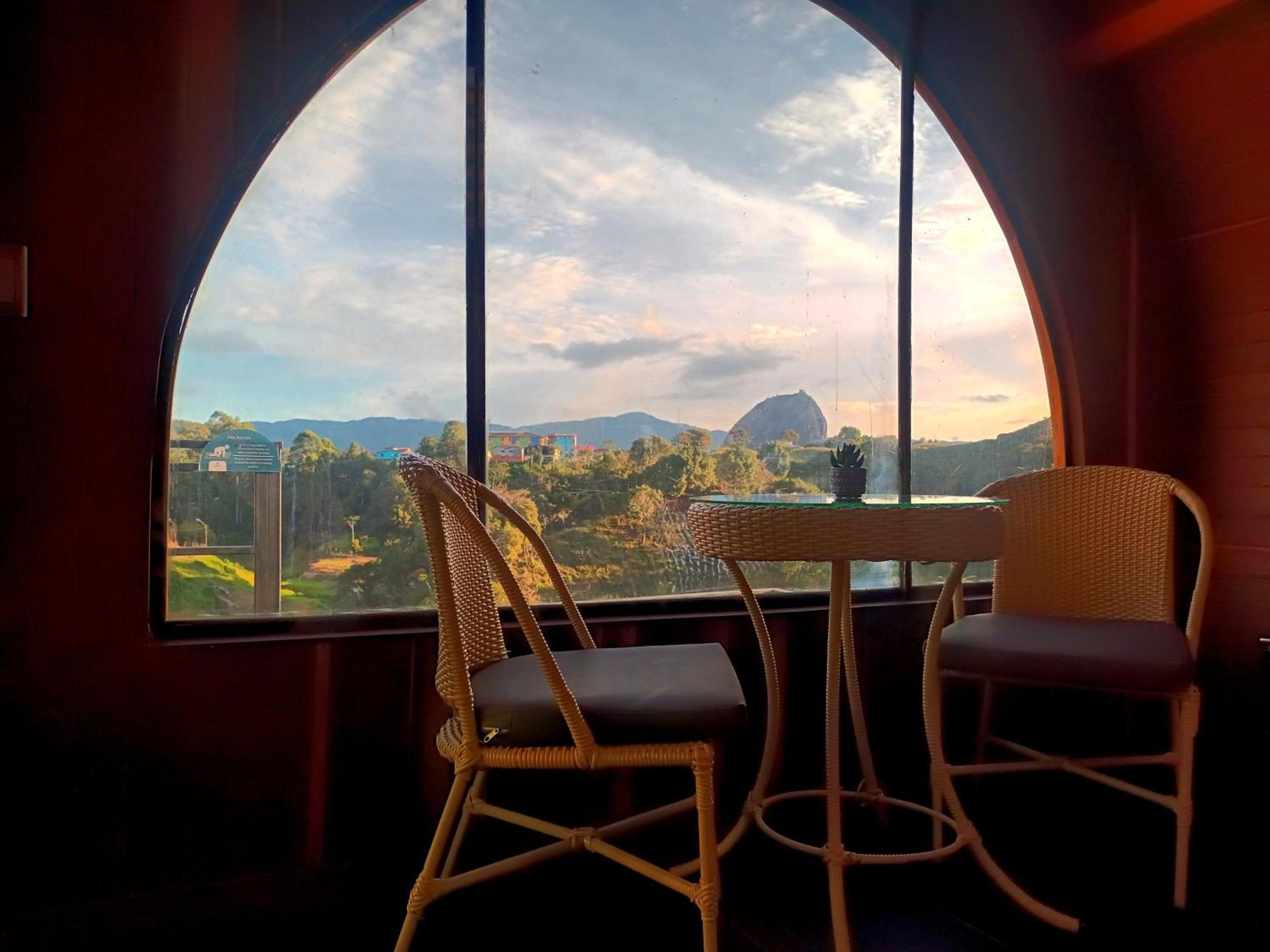 Отель Glamping The Mountain Гуатапе Экстерьер фото