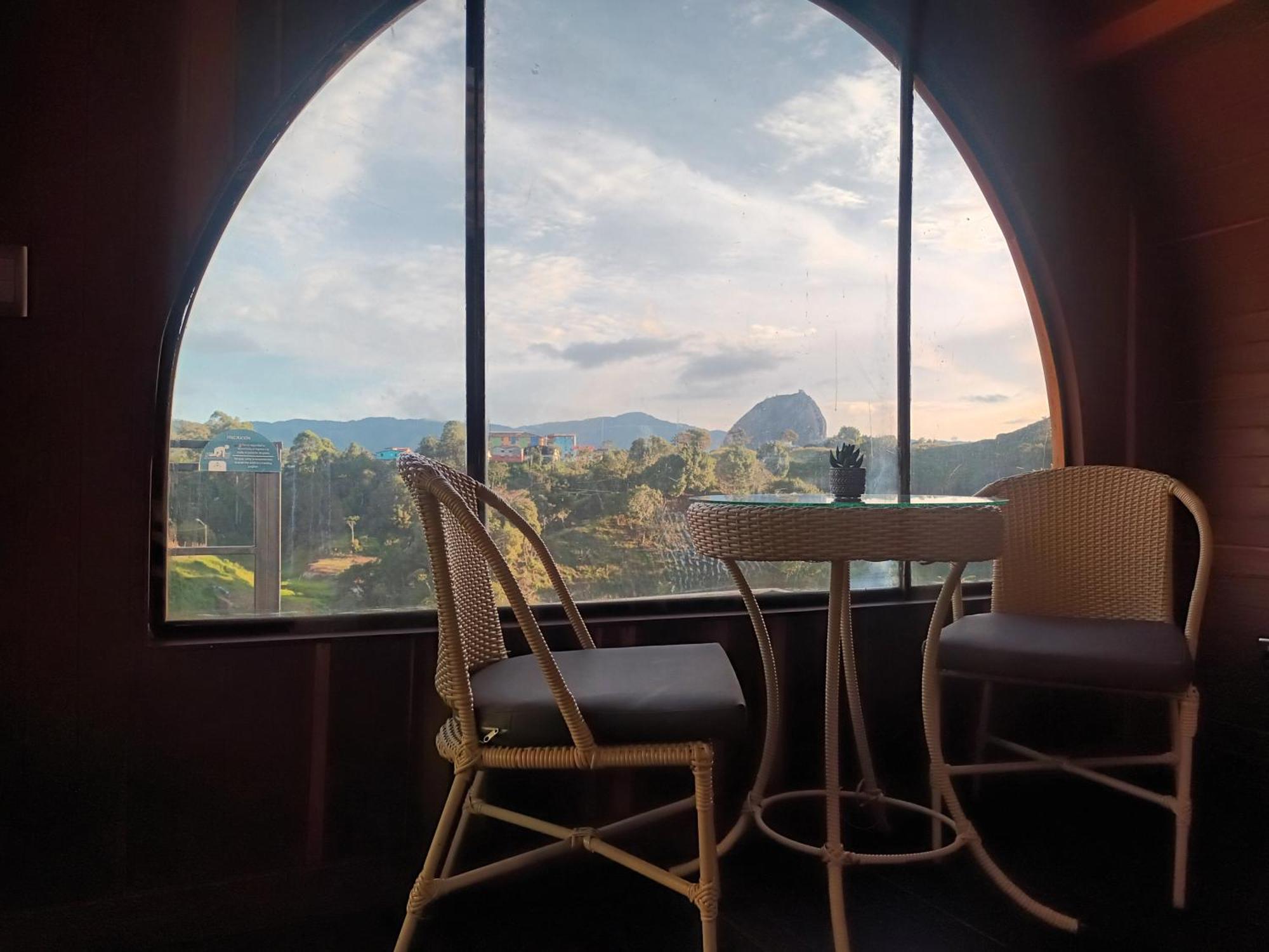 Отель Glamping The Mountain Гуатапе Экстерьер фото