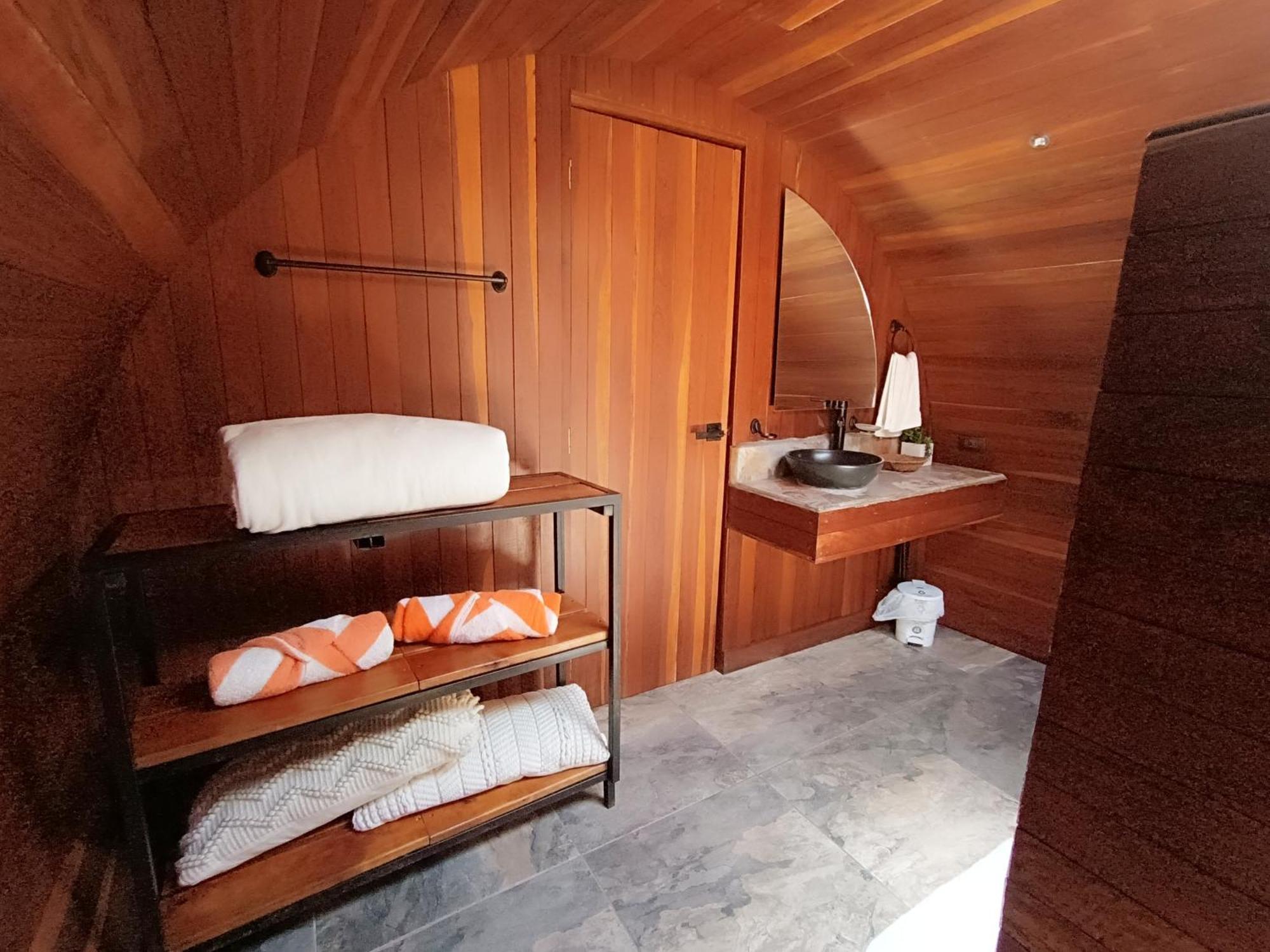 Отель Glamping The Mountain Гуатапе Экстерьер фото