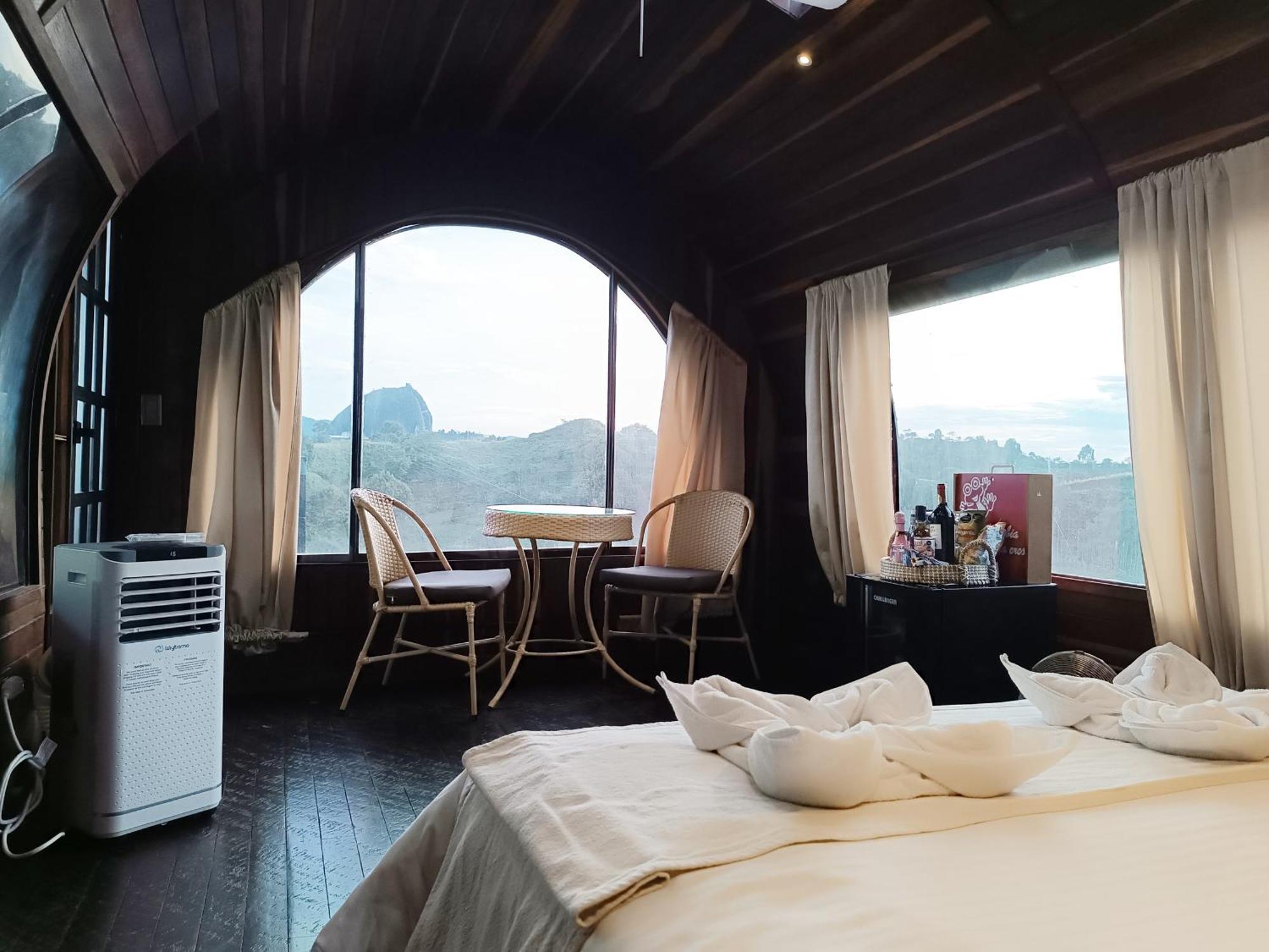 Отель Glamping The Mountain Гуатапе Экстерьер фото